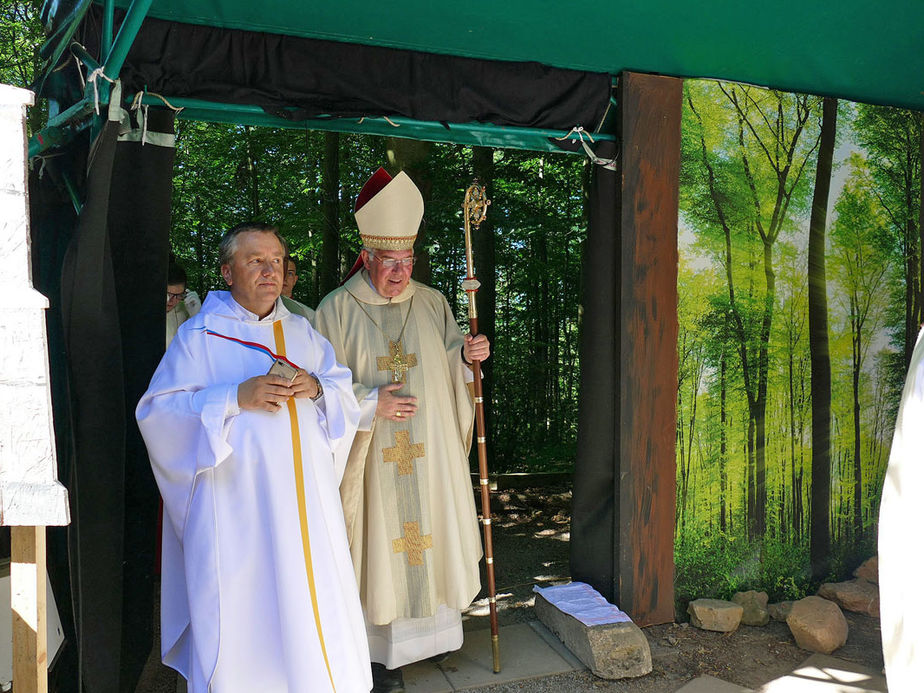 Festgottesdienst zum 1.000 Todestag des Heiligen Heimerads auf dem Hasunger Berg (Foto: Karl-Franz Thiede)